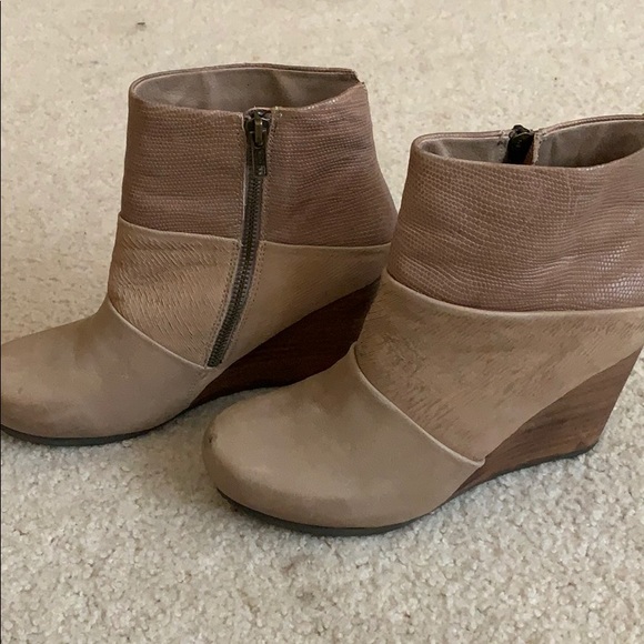 Boutique platform booties. Boutique unique. 8 - Picture 1 of 4